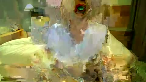 Snapshot of xlecram chatting on 02-07-25, 05:18 Wendy online show from 02-07-25, 05:18