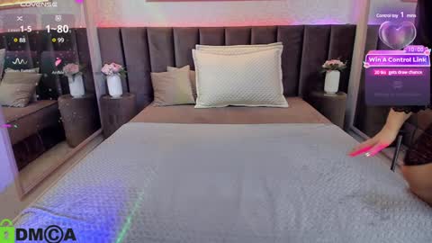 Snapshot of xlindamilfx chatting on 01-11-25, 08:21 Linda online show from 01-11-25, 08:21