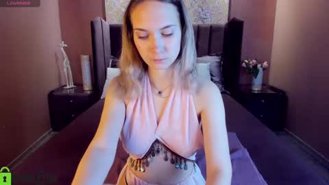 Snapshot of xlindamilfxx chatting on 02-10-25, 01:55 Linda online show from 02-10-25, 01:55