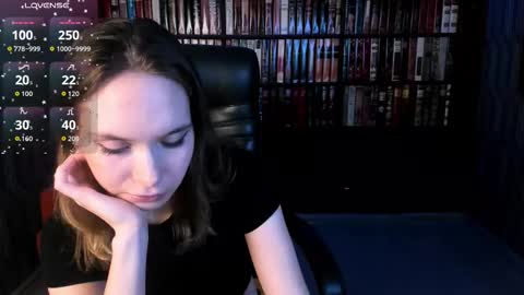 Snapshot of xlindamilfxx chatting on 11-30-25, 12:53 Linda online show from 11-30-25, 12:53