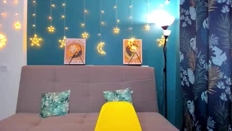 Snapshot of xloe_queen chatting on 12-17-24, 08:23 Chloe online show from 12-17-24, 08:23