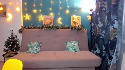 Snapshot of xloe_queen chatting on 12-26-24, 03:31 Chloe online show from 12-26-24, 03:31