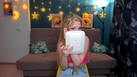 Snapshot of xloe_queen chatting on 01-13-25, 08:05 Chloe online show from 01-13-25, 08:05