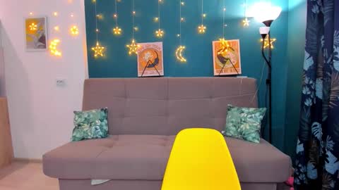 Snapshot of xloe_queen chatting on 01-18-25, 08:20 Chloe online show from 01-18-25, 08:20