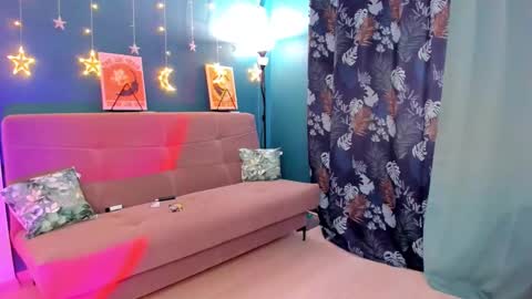 Snapshot of xloe_queen chatting on 02-10-25, 12:29 Chloe online show from 02-10-25, 12:29