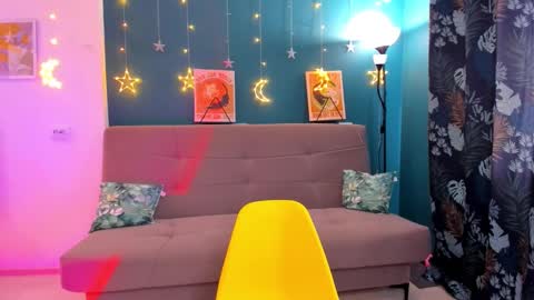 Snapshot of xloe_queen chatting on 02-11-25, 09:20 Chloe online show from 02-11-25, 09:20