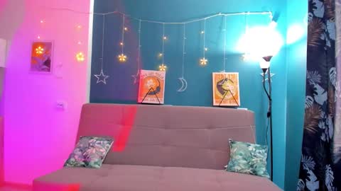 Snapshot of xloe_queen chatting on 02-15-25, 10:11 Chloe online show from 02-15-25, 10:11