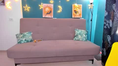 Snapshot of xloe_queen chatting on 02-23-25, 09:33 Chloe online show from 02-23-25, 09:33