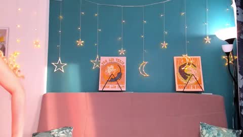 Snapshot of xloe_queen chatting on 03-05-25, 12:11 Chloe online show from 03-05-25, 12:11