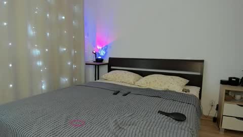 Snapshot of xloe_queen chatting on 11-17-25, 10:10 Chloe online show from 11-17-25, 10:10