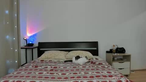 Snapshot of xloe_queen chatting on 11-18-25, 08:08 Chloe online show from 11-18-25, 08:08