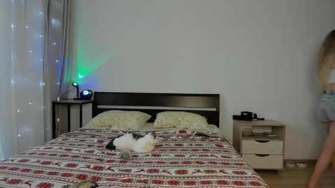 Snapshot of xloe_queen chatting on 11-21-25, 10:47 Chloe online show from 11-21-25, 10:47