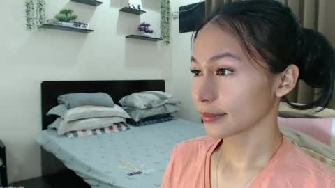 Snapshot of xlovely_destinyx chatting on 06-23-26, 04:10 Alice online show from 06-23-26, 04:10