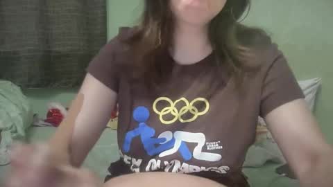 Snapshot of xlunasexyx chatting on 12-22-25, 05:15 Luna online show from 12-22-25, 05:15