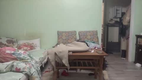 Snapshot of xlunasexyx chatting on 12-23-25, 05:27 Luna online show from 12-23-25, 05:27