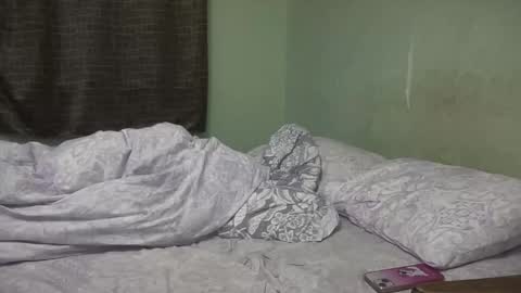 Snapshot of xlunasexyx chatting on 02-24-26, 02:31 Luna online show from 02-24-26, 02:31