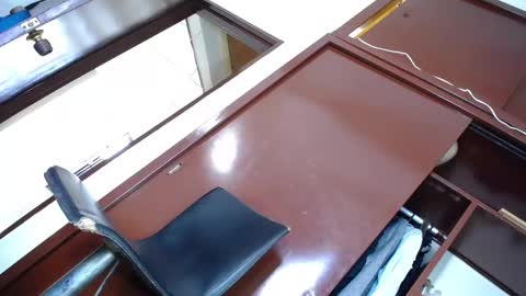 Snapshot of xmissinchesxx chatting on 12-31-24, 04:04 Danny M online show from 12-31-24, 04:04