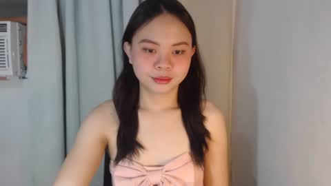Snapshot of xo_worth_it chatting on 02-23-26, 05:27 nathalie online show from 02-23-26, 05:27