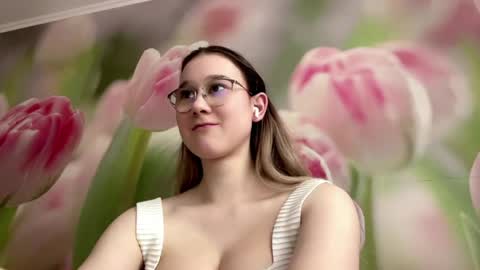 Louise online show from 03-06-26, 12:01