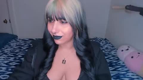 Snapshot of xocurvyrae chatting on 01-10-25, 09:13 Rae online show from 01-10-25, 09:13