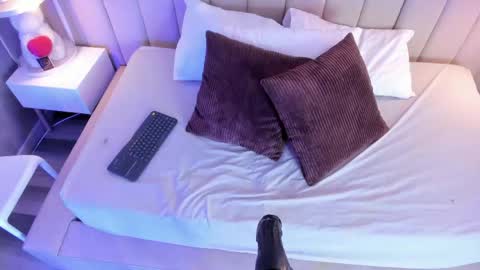 Snapshot of xolara chatting on 04-12-26, 11:48 Xolara online show from 04-12-26, 11:48
