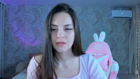 Snapshot of xoxolunaria chatting on 06-18-26, 12:33 lunaria online show from 06-18-26, 12:33