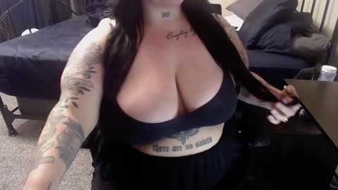 Snapshot of xrileyschembri chatting on 12-05-24, 05:37 xorileyschembri online show from 12-05-24, 05:37