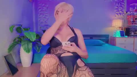 Snapshot of xseductivemichellex chatting on 07-18-26, 09:02 Michelle online show from 07-18-26, 09:02