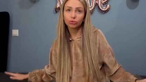 AnnaMaee online show from 02-25-25, 10:39