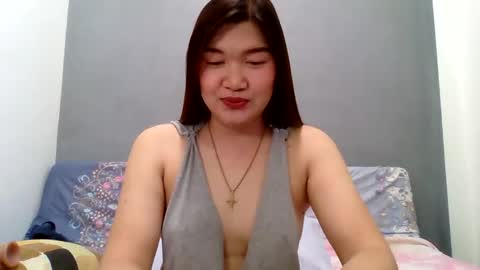 Snapshot of xsweetiemajax chatting on 09-15-25, 10:32 HI IM PAULINE online show from 09-15-25, 10:32