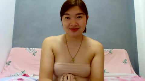 Snapshot of xsweetiemajax chatting on 11-16-25, 12:16 HI IM PAULINE online show from 11-16-25, 12:16