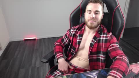 Snapshot of xtrakil chatting on 12-28-24, 07:44 xtrakil online show from 12-28-24, 07:44