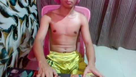 Snapshot of xurdreamboyx chatting on 07-12-26, 08:11 Marjune online show from 07-12-26, 08:11