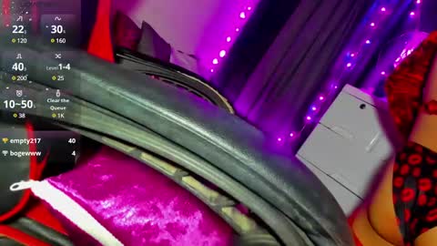 Hairy Queen Valentina online show from 12-16-24, 11:33
