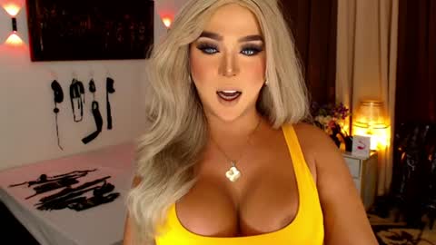 Snapshot of xworldclasskelly chatting on 07-16-26, 02:45 K E L L Y online show from 07-16-26, 02:45