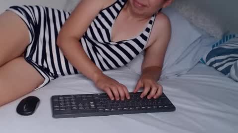 Gabriela and Camila online show from 03-02-25, 03:37