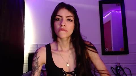 Snapshot of xx_johnson_xx chatting on 11-05-25, 09:04 VALE online show from 11-05-25, 09:04