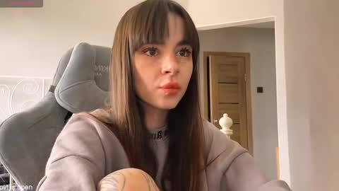 Lily online show from 04-13-26, 10:43