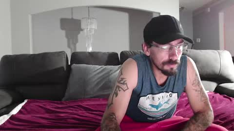 Snapshot of xxbradxx604 chatting on 09-30-25, 02:22 xxbradxx604 online show from 09-30-25, 02:22