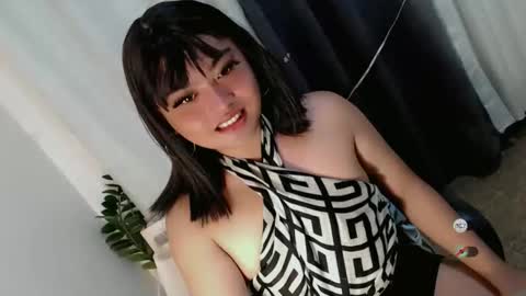 Snapshot of xxhotloyd_cummerx chatting on 05-31-26, 06:09 Loyd online show from 05-31-26, 06:09
