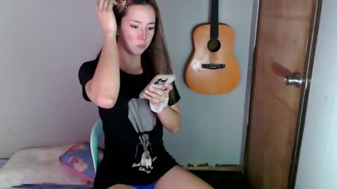 Snapshot of xxinnocentbellaxx chatting on 12-06-24, 07:21 Dyanna Zulla online show from 12-06-24, 07:21