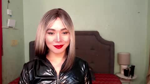 Snapshot of xxkagura_hugecock_69xx chatting on 12-18-24, 10:40 Kagura online show from 12-18-24, 10:40