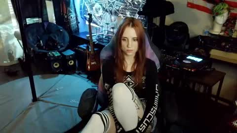 Snapshot of xxlilithmoonxx chatting on 04-19-26, 01:38 Lilith online show from 04-19-26, 01:38