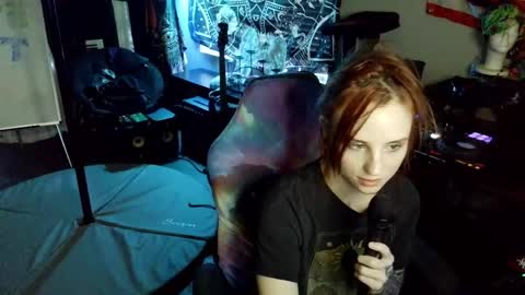 Snapshot of xxlilithmoonxx chatting on 04-21-26, 01:42 Lilith online show from 04-21-26, 01:42
