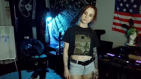 Snapshot of xxlilithmoonxx chatting on 04-21-26, 02:51 Lilith online show from 04-21-26, 02:51