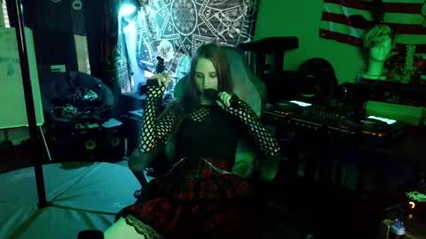 Snapshot of xxlilithmoonxx chatting on 04-25-26, 01:52 Lilith online show from 04-25-26, 01:52