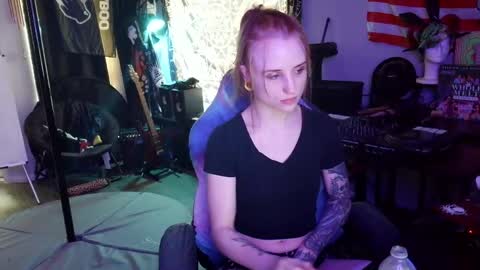 Snapshot of xxlilithmoonxx chatting on 05-24-26, 10:37 Lilith online show from 05-24-26, 10:37