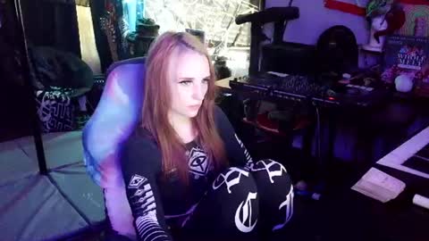 Snapshot of xxlilithmoonxx chatting on 06-29-26, 11:38 Lilith online show from 06-29-26, 11:38