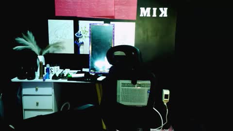 Snapshot of xxslutty_kim chatting on 11-22-25, 10:47 xxslutty kim online show from 11-22-25, 10:47