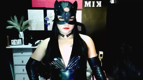 Snapshot of xxslutty_kim chatting on 11-27-25, 07:10 xxslutty kim online show from 11-27-25, 07:10